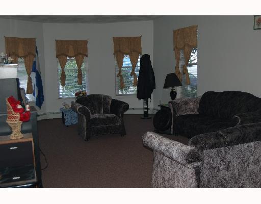 192 Lincoln Street, Unit 1A Woonsocket, RI 02895 - Photo 5 of 6 Living Room.