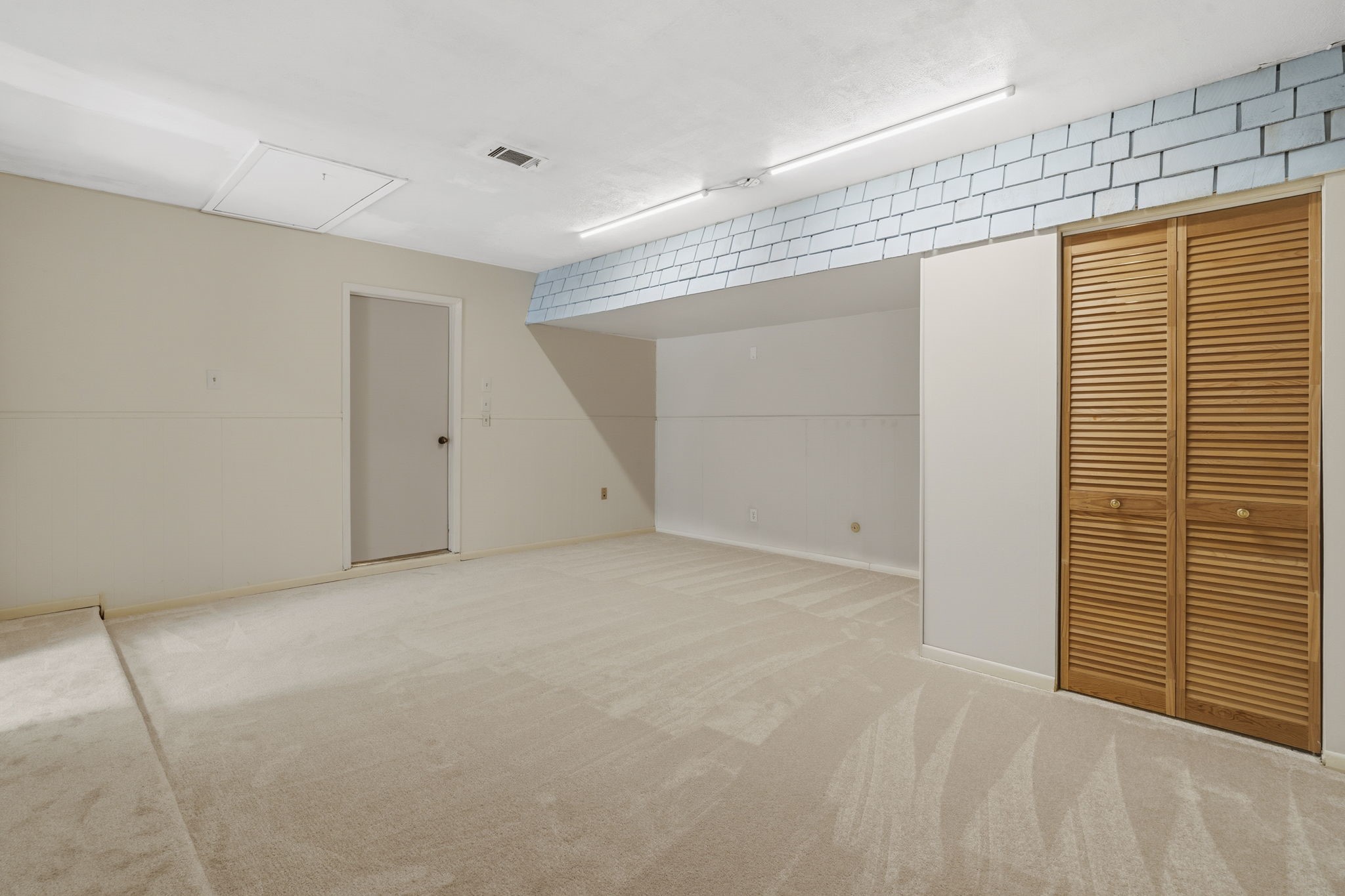 6102 Redding Road Houston, TX 77036 - Photo 33 of 40 This versatile space offers numerous possibilities for additional finishing work to suit your needs.