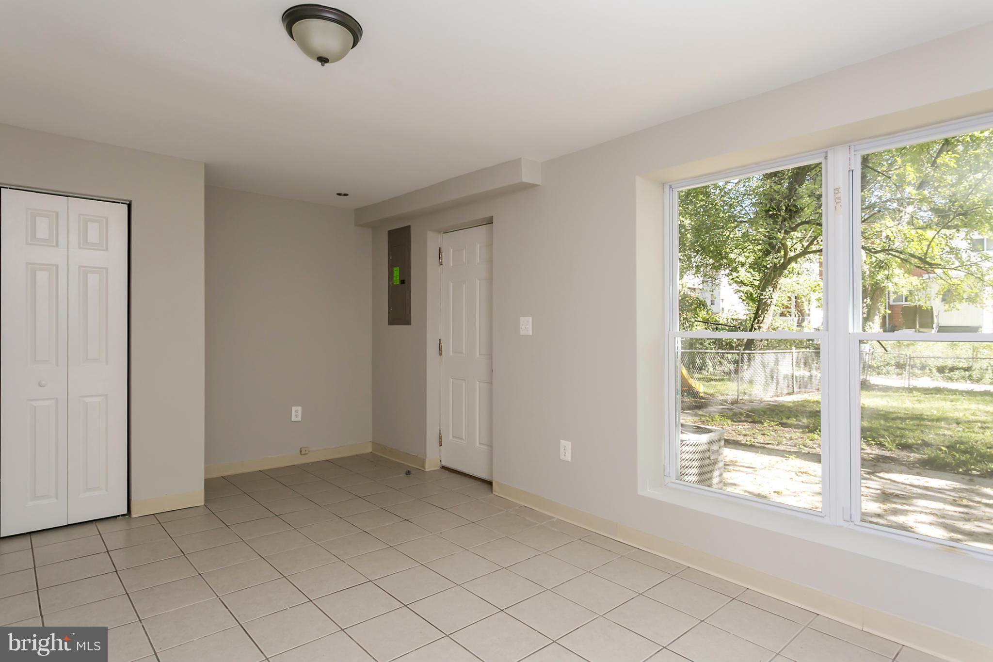 5319 Lothian Road Baltimore, MD 21212 - Photo 17 of 21 Family Room