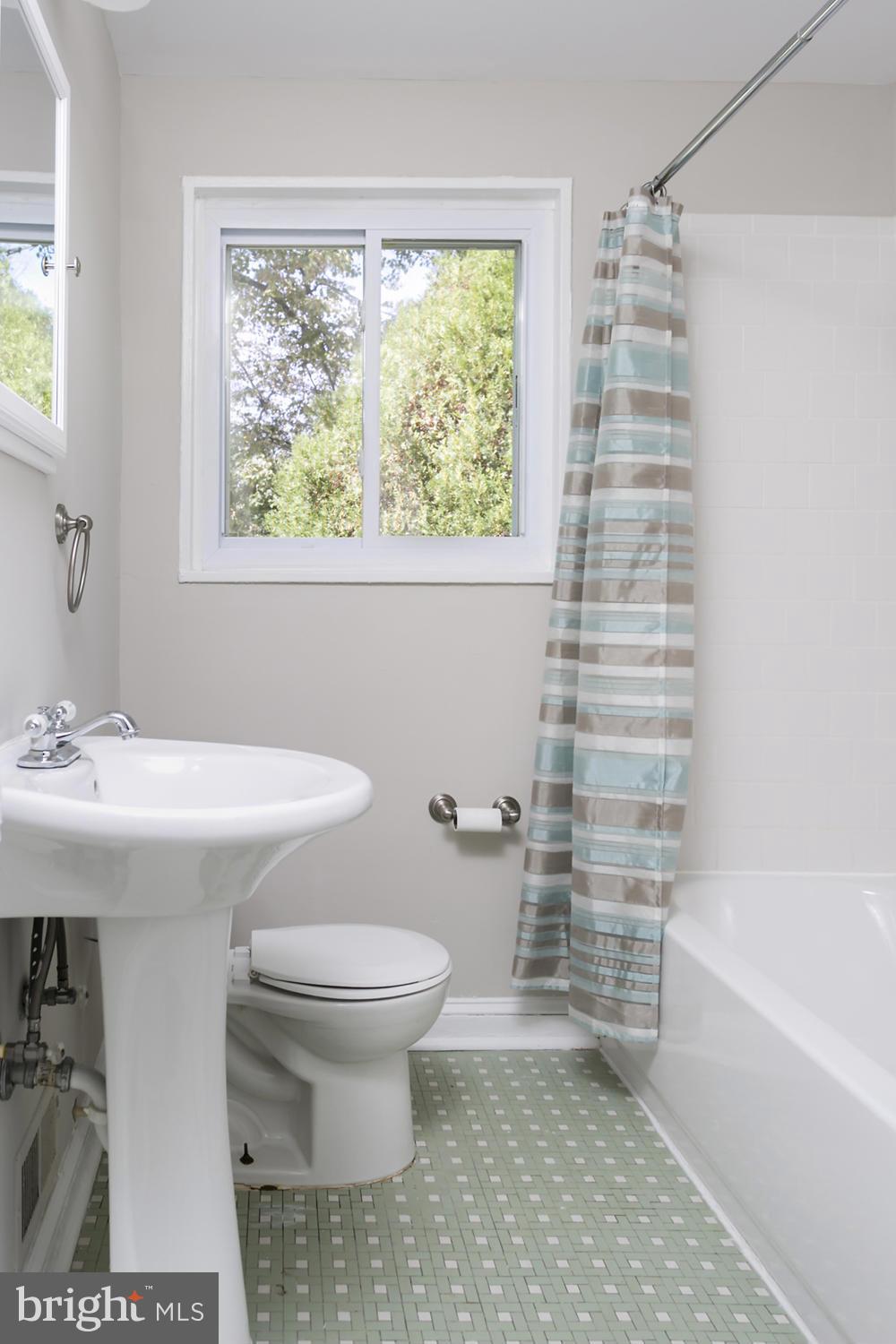 5319 Lothian Road Baltimore, MD 21212 - Photo 9 of 21 Bath