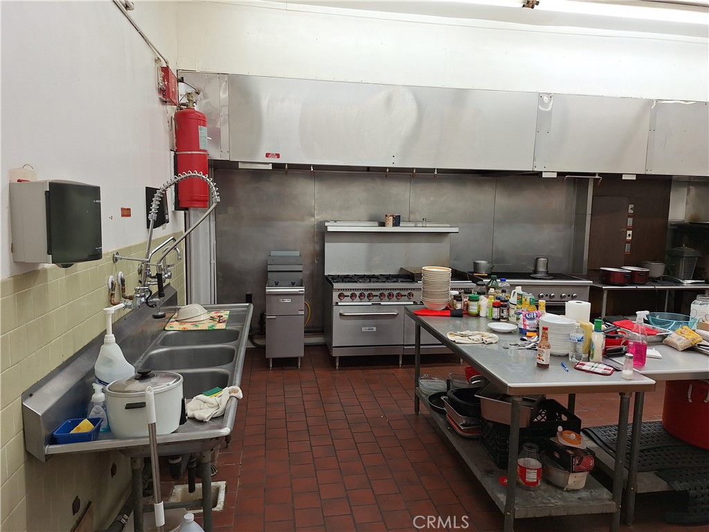 10303 Arlington Avenue Riverside, CA 92505 - Photo 26 of 29 Kitchen