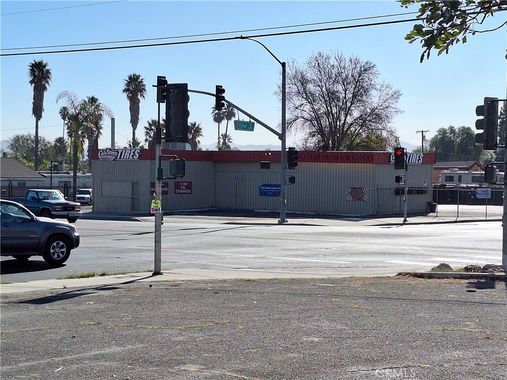 10303 Arlington Avenue Riverside, CA 92505 - Photo 7 of 29 Corner view of Arlington Avenue and Tyler Street