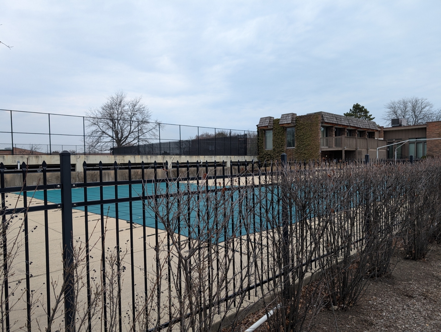 3110 Pheasant Creek Drive, Unit 101 Northbrook, IL 60062 - Photo 18 of 18 a view of buildings from the roof