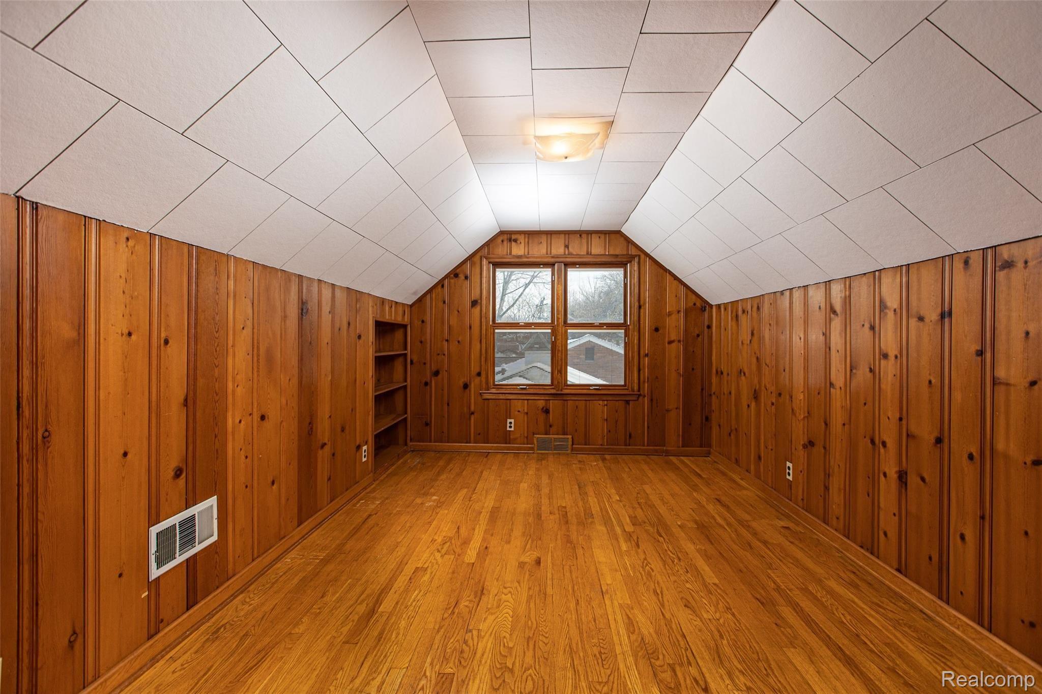 3010 Bamlet Road Royal Oak, MI 48073 - Photo 13 of 21 Upstairs Bedroom 1