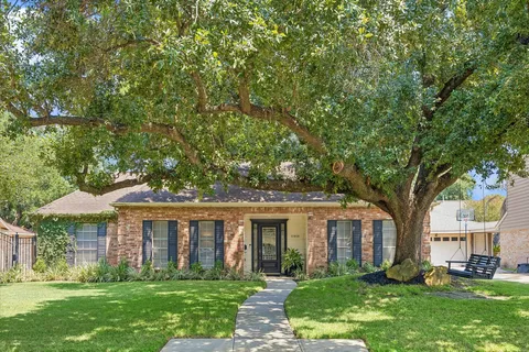 $450,000 | 11010 Overbrook Lane, Houston, TX 77042