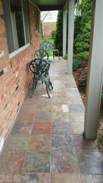 734 Lynndale Drive Rochester Hills, MI 48309 - Photo 3 of 37