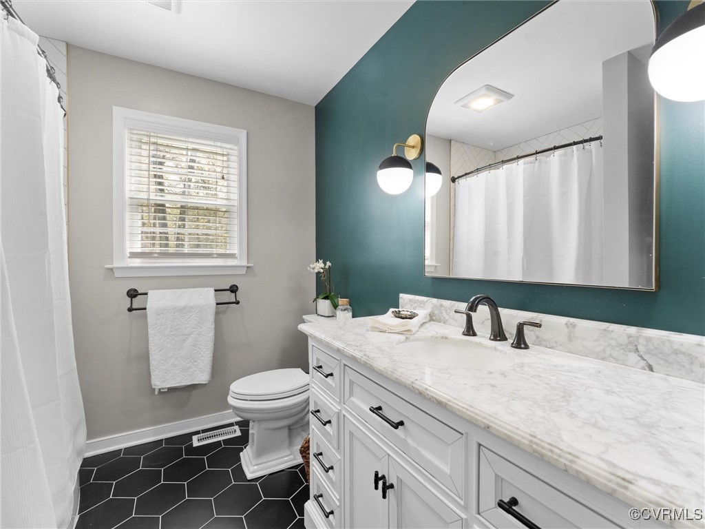 1979 Commins Road Aylett, VA 23009 - Photo 25 of 45 1st Floor Bath