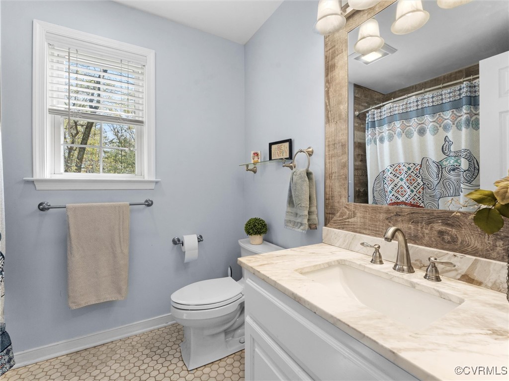 1979 Commins Road Aylett, VA 23009 - Photo 31 of 45 2nd Floor Bath