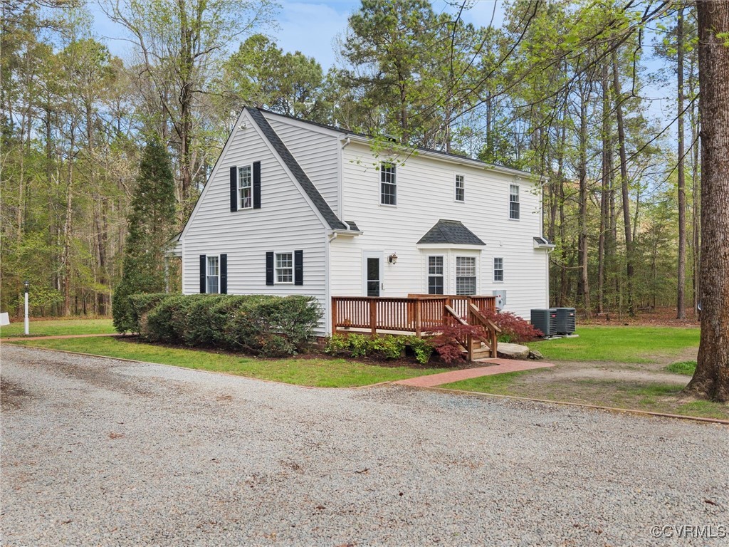 1979 Commins Road Aylett, VA 23009 - Photo 5 of 45