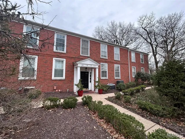 $2,300 | 1128 South Mason Road, St. Louis, MO 63131