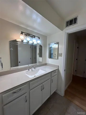 $2,300 | 1128 South Mason Road, St. Louis, MO 63131