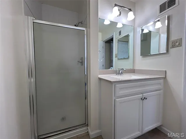 $2,300 | 1128 South Mason Road, St. Louis, MO 63131