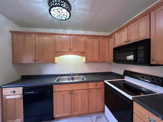 $2,300 | 1128 South Mason Road, St. Louis, MO 63131