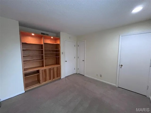 $2,300 | 1128 South Mason Road, St. Louis, MO 63131