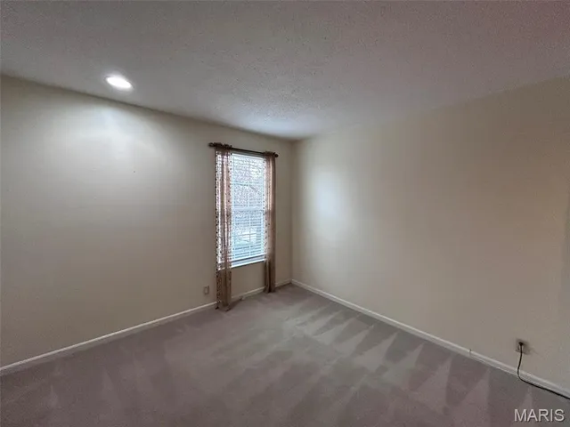 $2,300 | 1128 South Mason Road, St. Louis, MO 63131