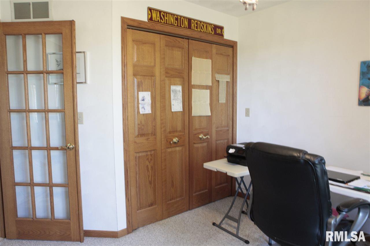 19401 Bennett Road Pekin, IL 61554 - Photo 19 of 36