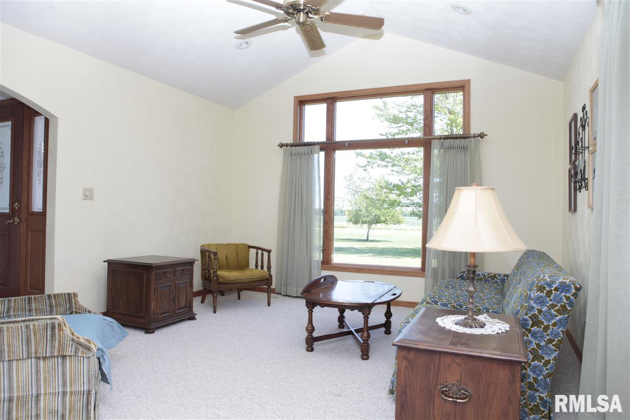 19401 Bennett Road Pekin, IL 61554 - Photo 8 of 36