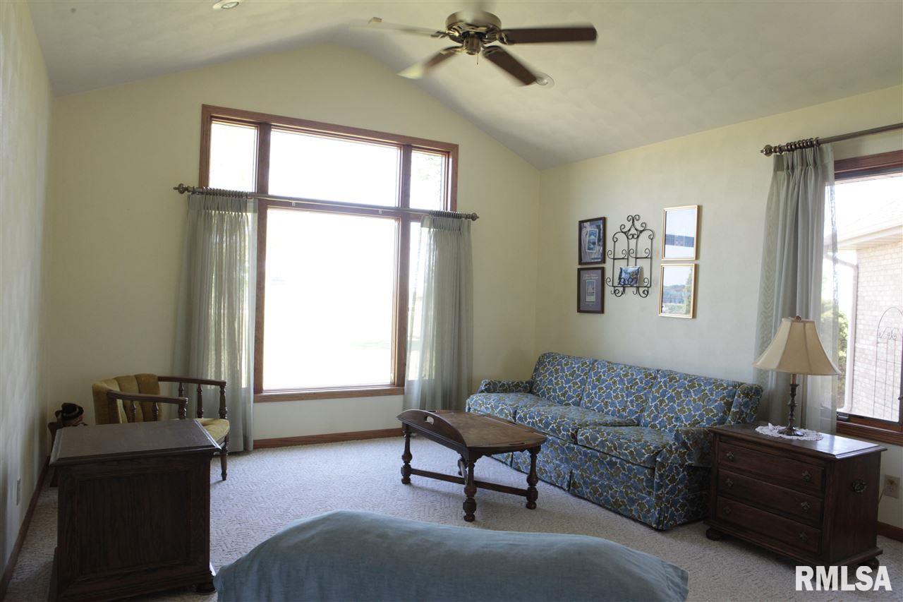 19401 Bennett Road Pekin, IL 61554 - Photo 9 of 36