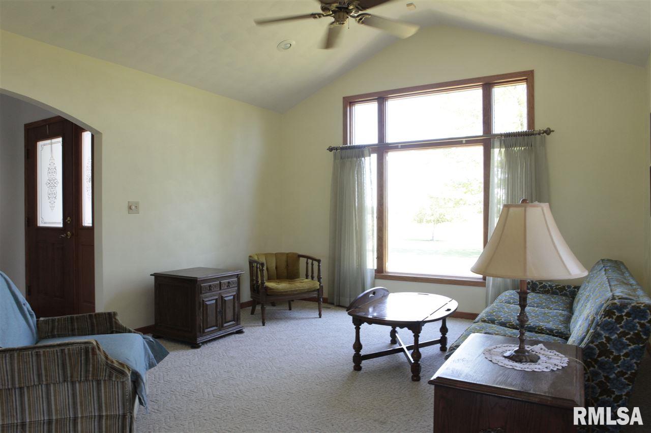 19401 Bennett Road Pekin, IL 61554 - Photo 10 of 36