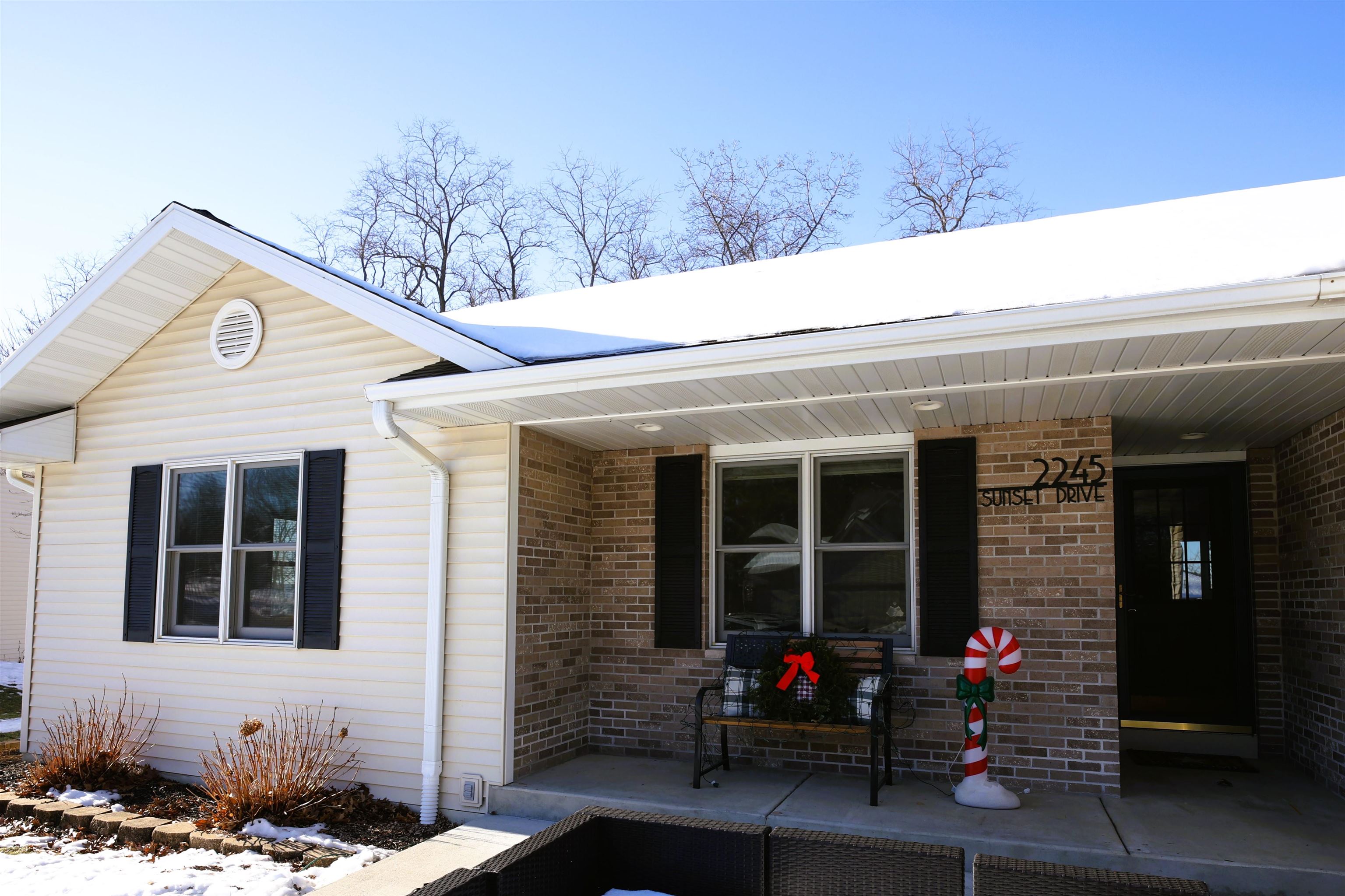 2245 Sunset Drive Reedsburg, WI 53959 - Photo 3 of 28