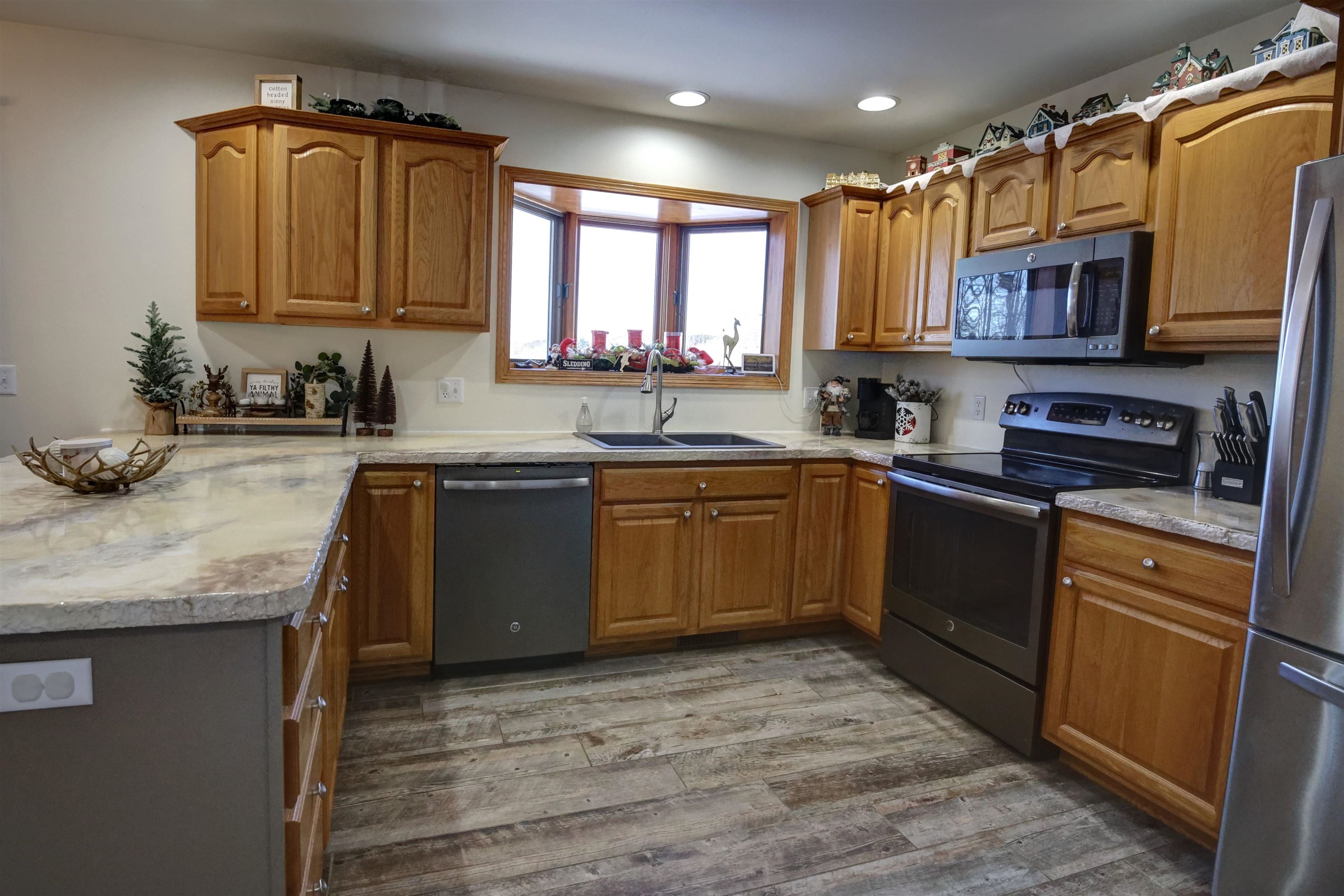 2245 Sunset Drive Reedsburg, WI 53959 - Photo 6 of 28