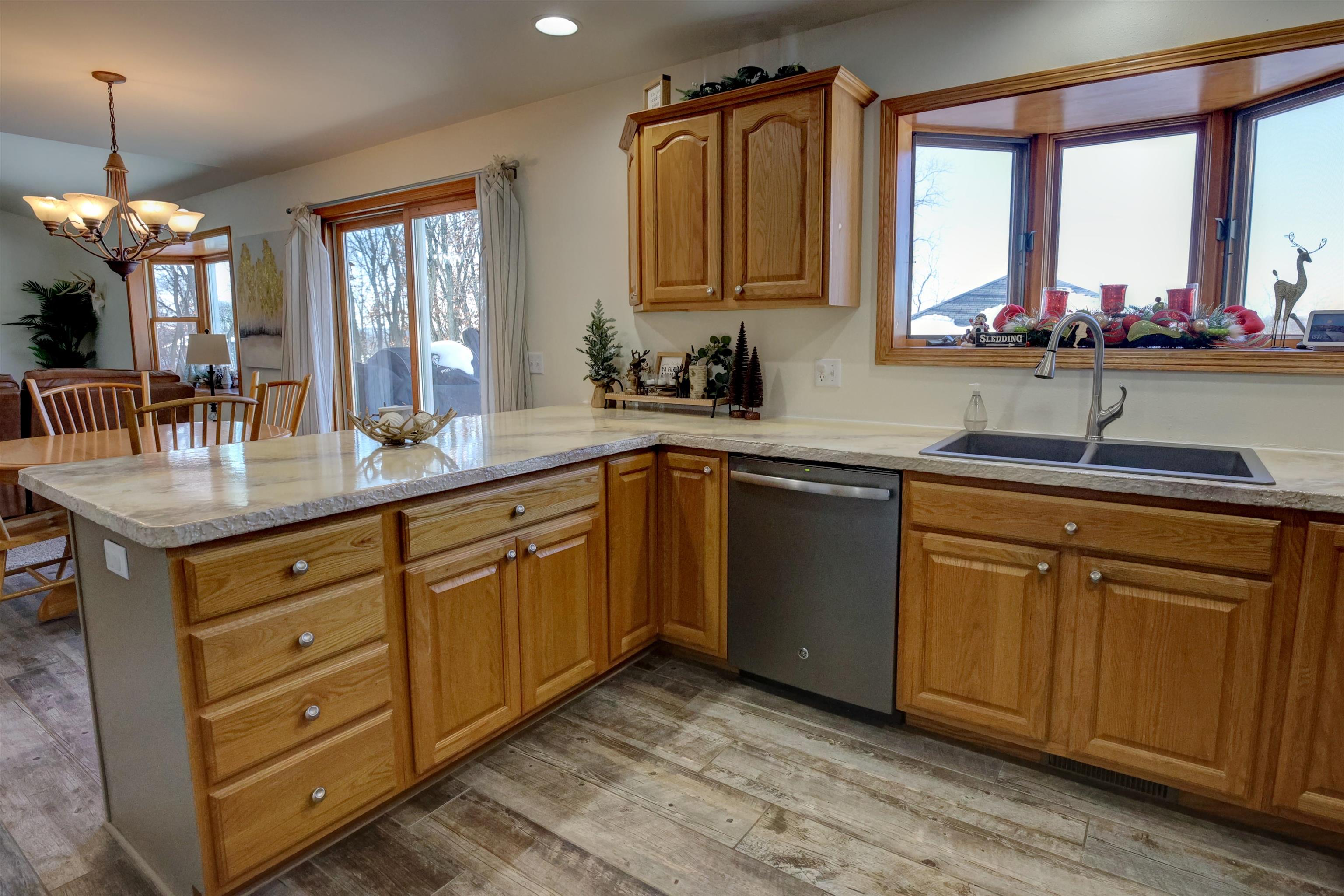 2245 Sunset Drive Reedsburg, WI 53959 - Photo 7 of 28