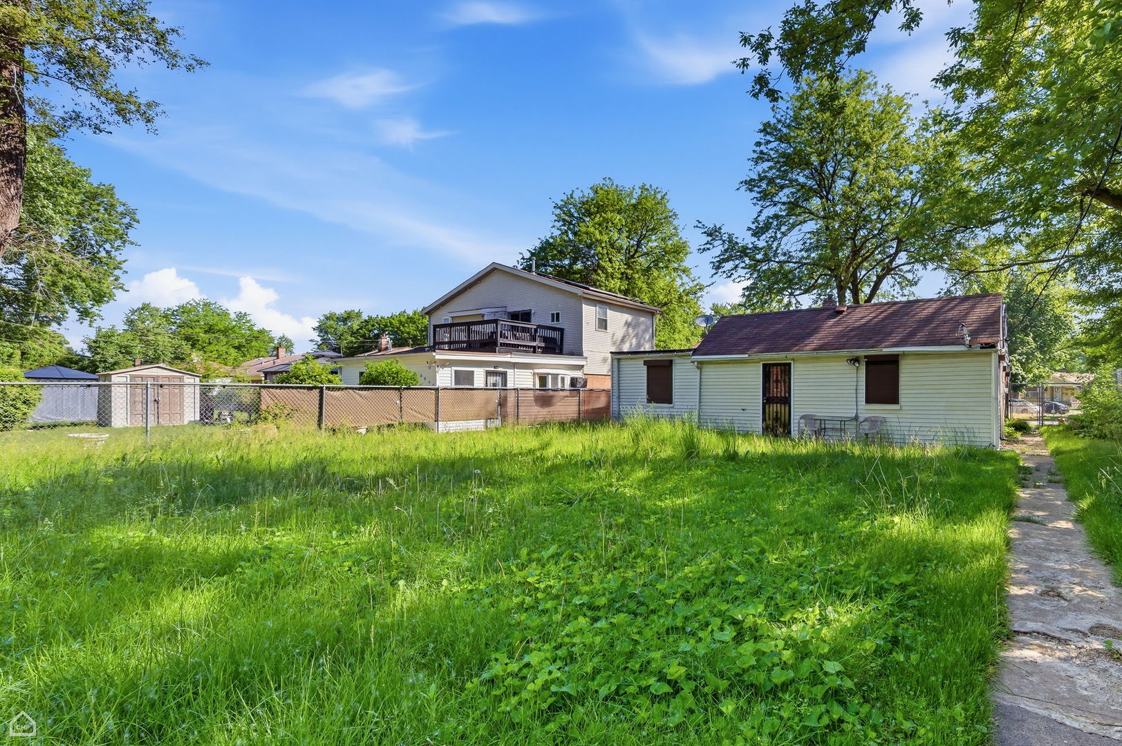 10066 South Van Vlissingen Road Chicago, IL 60617 - Photo 14 of 17