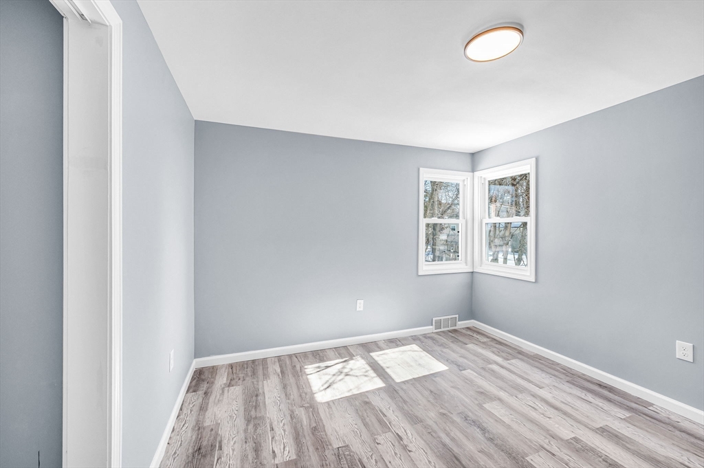297 Breckwood Boulevard Springfield, MA 01109 - Photo 11 of 26