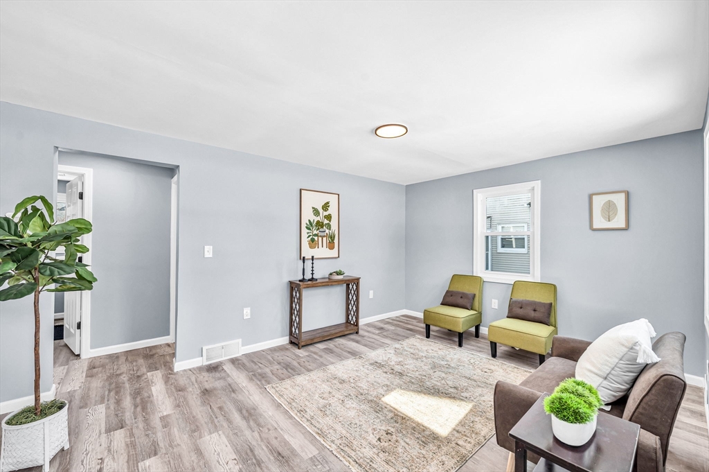 297 Breckwood Boulevard Springfield, MA 01109 - Photo 4 of 26
