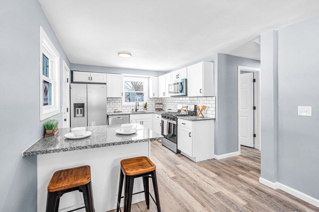 297 Breckwood Boulevard Springfield, MA 01109 - Photo 6 of 26