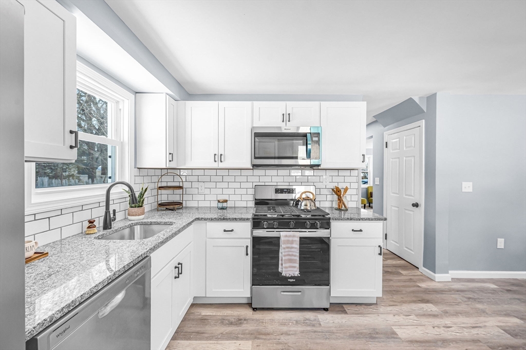 297 Breckwood Boulevard Springfield, MA 01109 - Photo 7 of 26