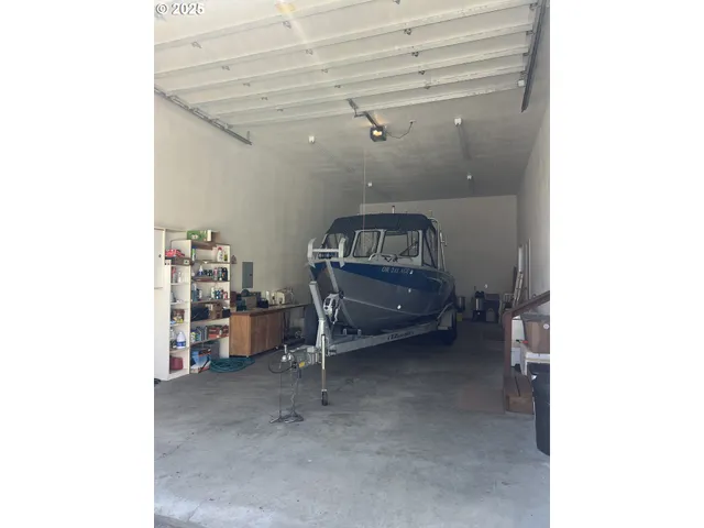 a view of livingroom with furniture