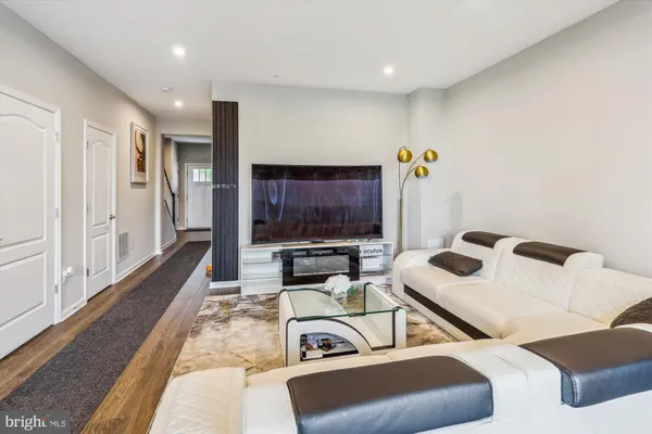 $550,000 | 7047 Fox Glove Lane, Hanover, MD 21076