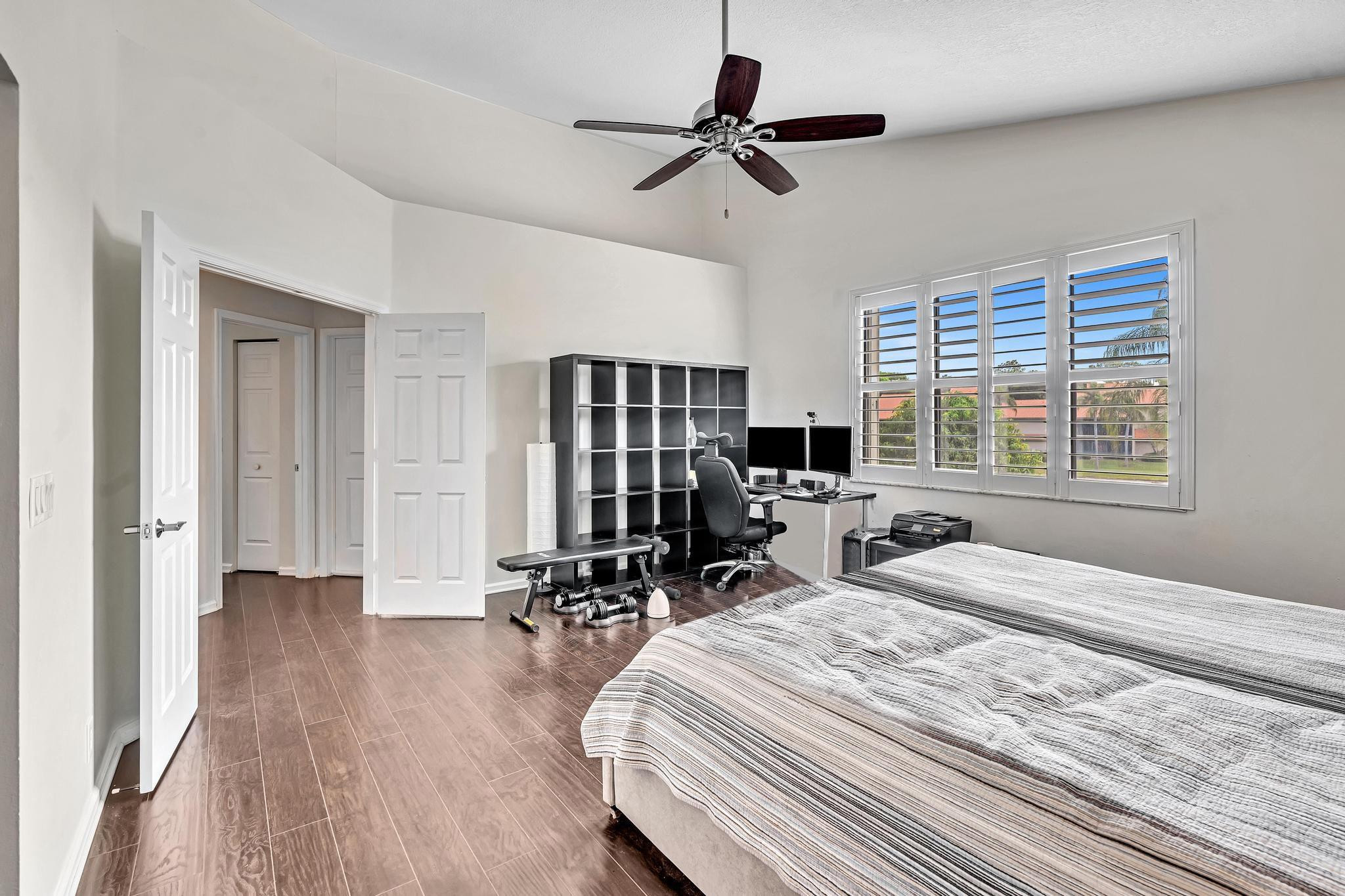 5791 Coach House Circle, Unit H Boca Raton, FL 33486 - Photo 22 of 39 Looking towards the entry door