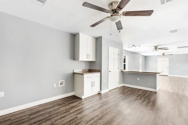 $2,050 | 520 East Defee Avenue, Baytown, TX 77520