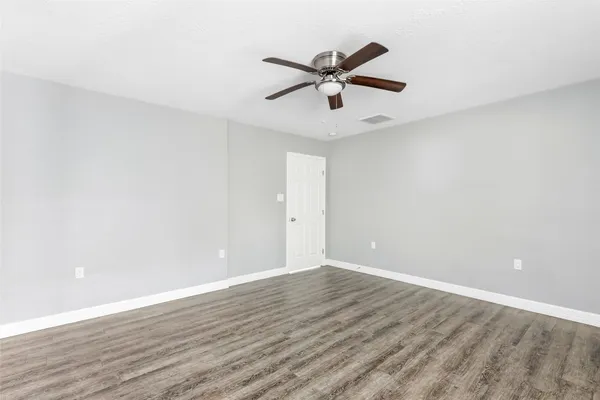 $2,050 | 520 East Defee Avenue, Baytown, TX 77520