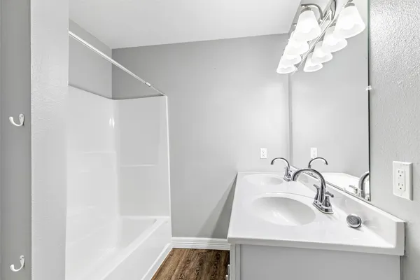 $2,050 | 520 East Defee Avenue, Baytown, TX 77520