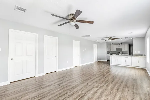 $2,050 | 520 East Defee Avenue, Baytown, TX 77520