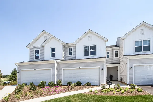 $319,990 | 324 Kingsport Drive, South Elgin, IL 60177