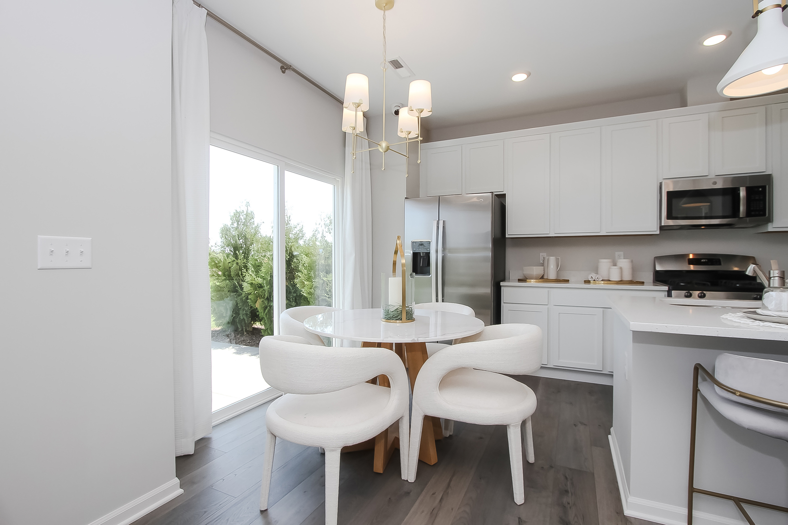 324 Kingsport Drive South Elgin, IL 60177 - Photo 11 of 25 a kitchen with a table and chairs