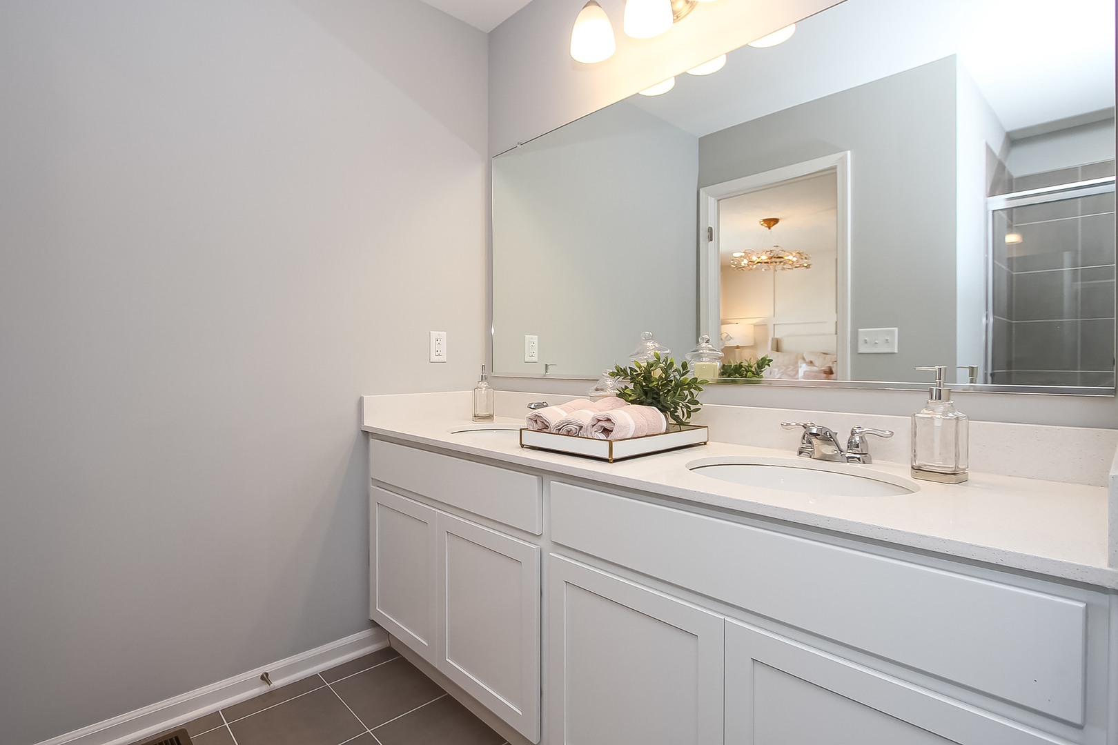 324 Kingsport Drive South Elgin, IL 60177 - Photo 15 of 25 a bathroom with a sink and a mirror