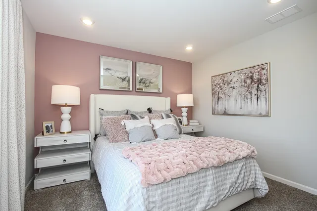 $319,990 | 324 Kingsport Drive, South Elgin, IL 60177