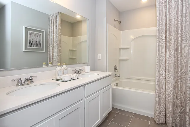 $319,990 | 324 Kingsport Drive, South Elgin, IL 60177