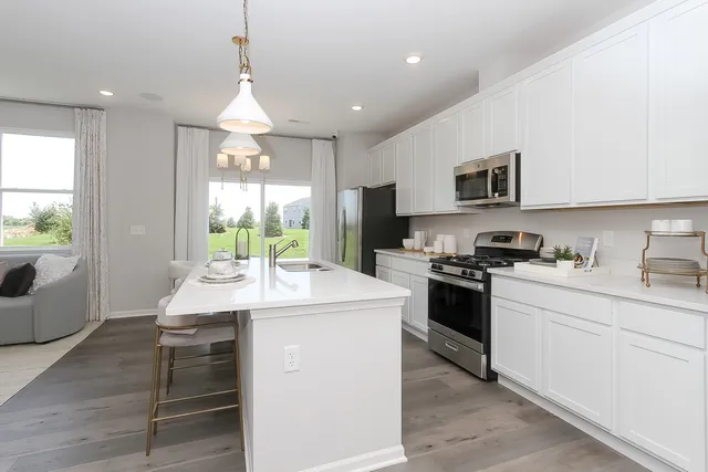 $319,990 | 324 Kingsport Drive, South Elgin, IL 60177