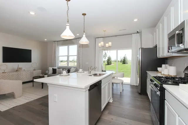 $319,990 | 324 Kingsport Drive, South Elgin, IL 60177