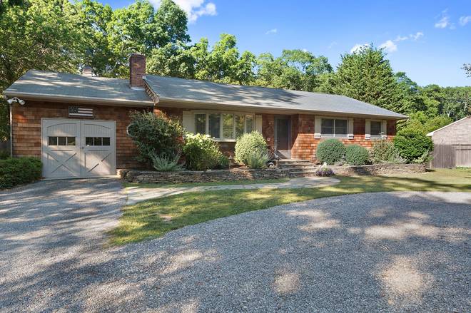 29 Glade Road East Hampton, NY 11937 - Photo 1 of 7