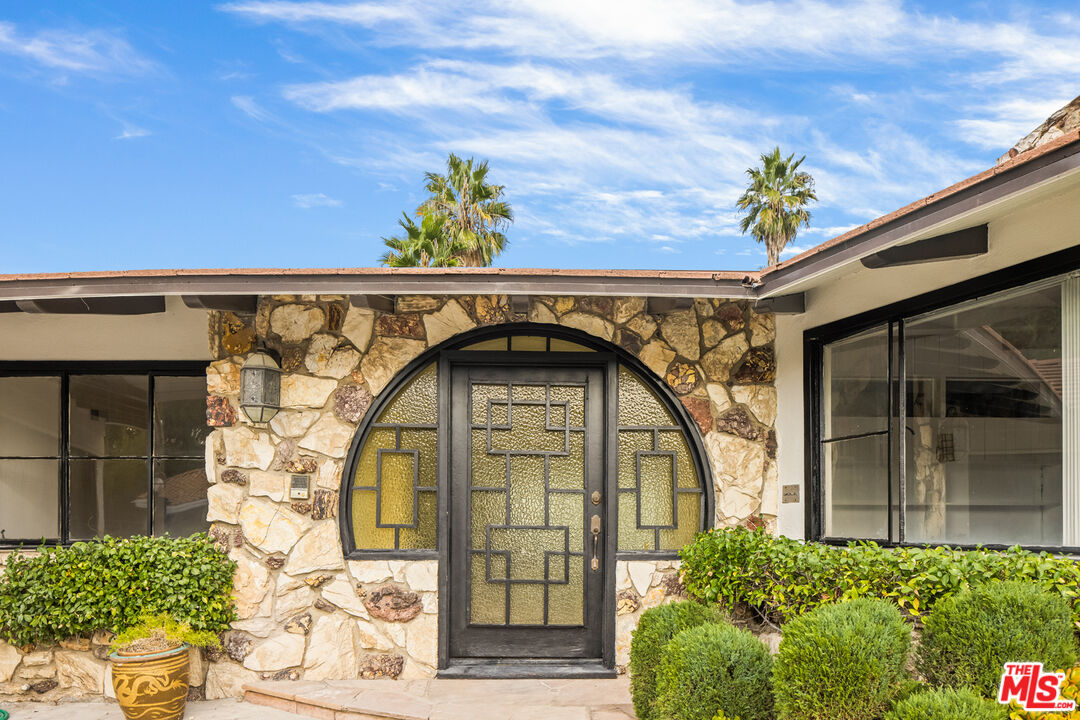 2254 Stradella Road Los Angeles, CA 90077 - Photo 7 of 27 a view of entrance