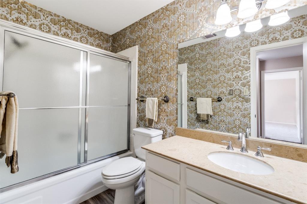 9547 Highland View Drive Dallas, TX 75238 - Photo 12 of 19 Hall bathroom