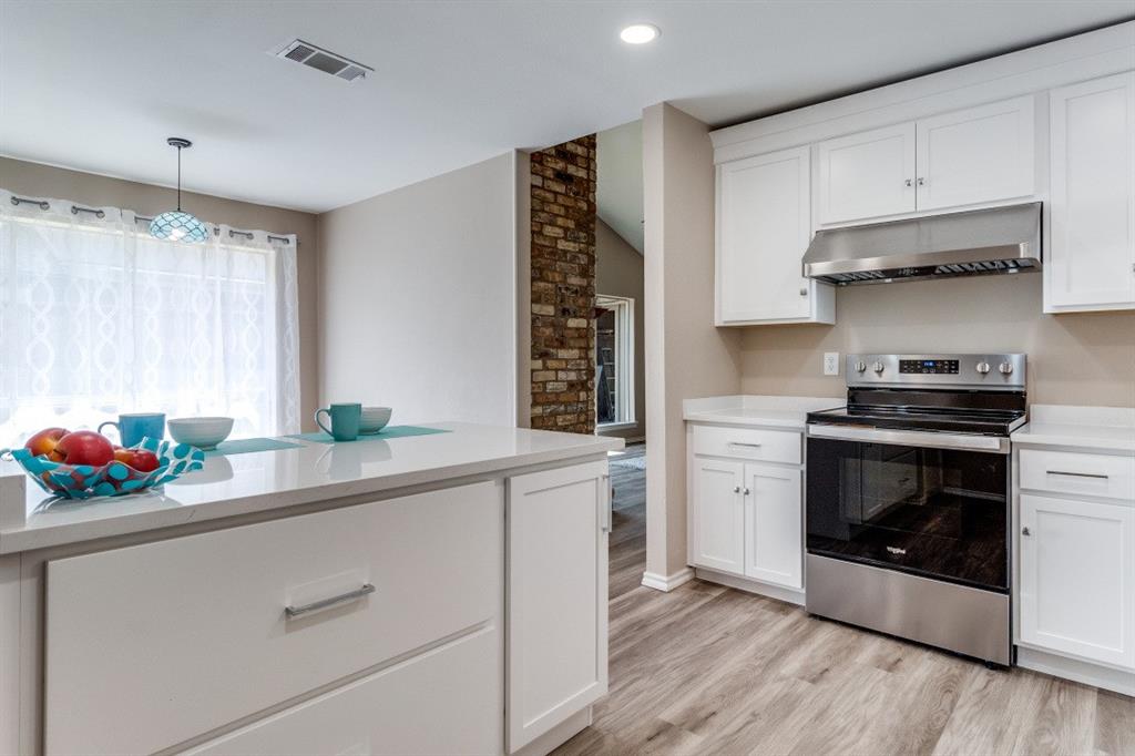9547 Highland View Drive Dallas, TX 75238 - Photo 2 of 19 Stainless steel electric range