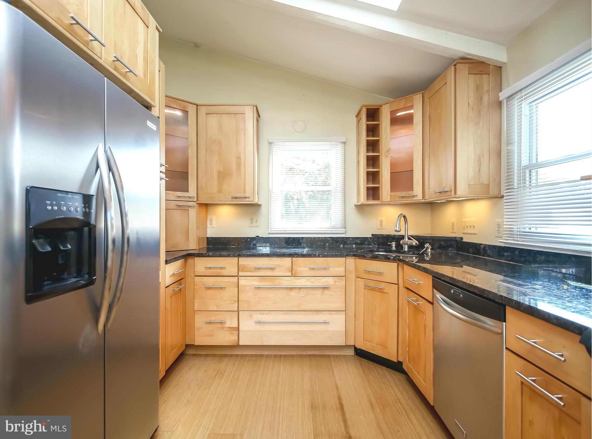 126 Washington Road Edgewater, MD 21037 - Photo 8 of 30 With Granite and Stainless.